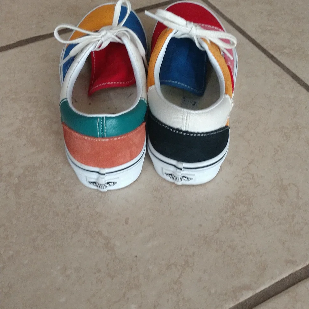 Vans - Picture 4 of 6